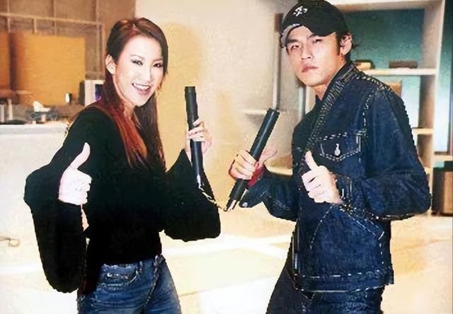 李玟轻生后曾后悔!用指甲刀剪断脉搏,冲出浴室求救,却已来不及