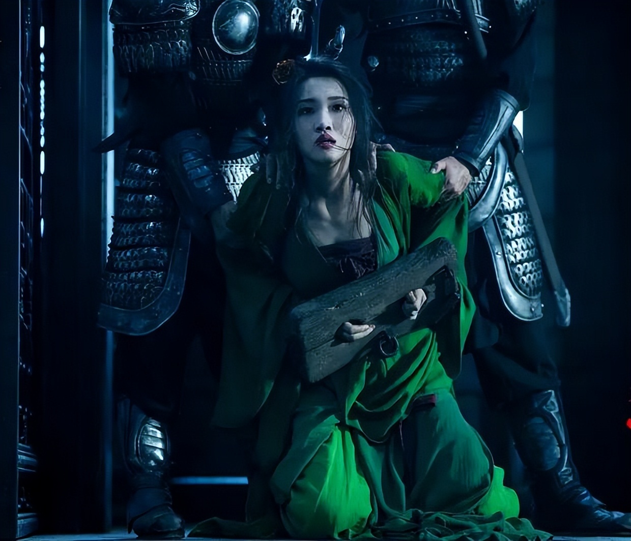 张予曦|《悬崖之上》“站着”挣钱，《满江红》“跪着”能挣更多钱