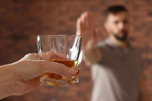 肠癌|男性如果长期不饮酒，一段时间后，身体或会出现6大变化