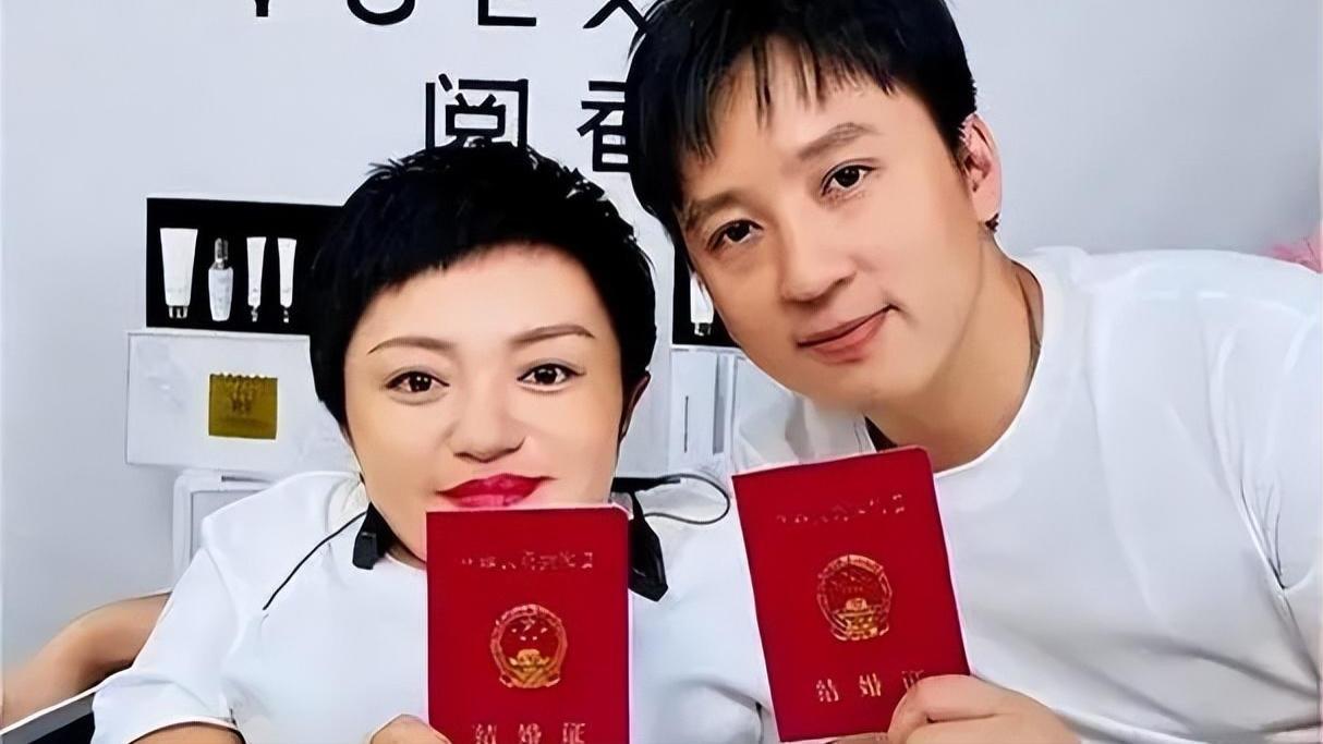 李喜梅：直播痛哭称男人是骗子得到就不珍惜，结婚还不到一个月