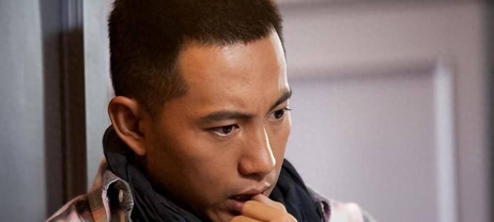 著名演员谷智鑫在34岁被马踩成废人,孕妻8年如一日,一把屎一把尿在病榻前伺候