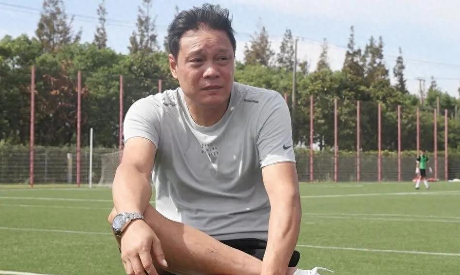 范志毅三任老婆个个貌美如花，一个空姐，一个模特，老三竟是名演员