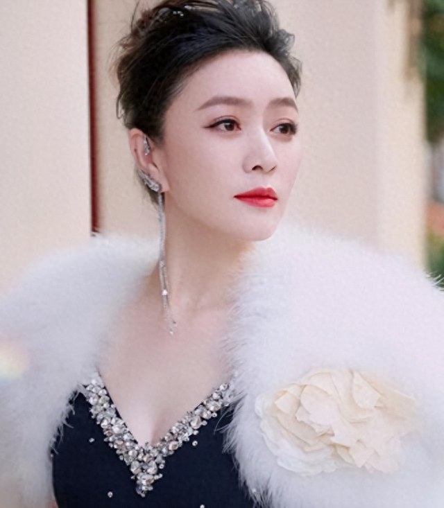 田海蓉:亿万富豪丈夫病死狱中留下130亿财产,她的选择让人泪目