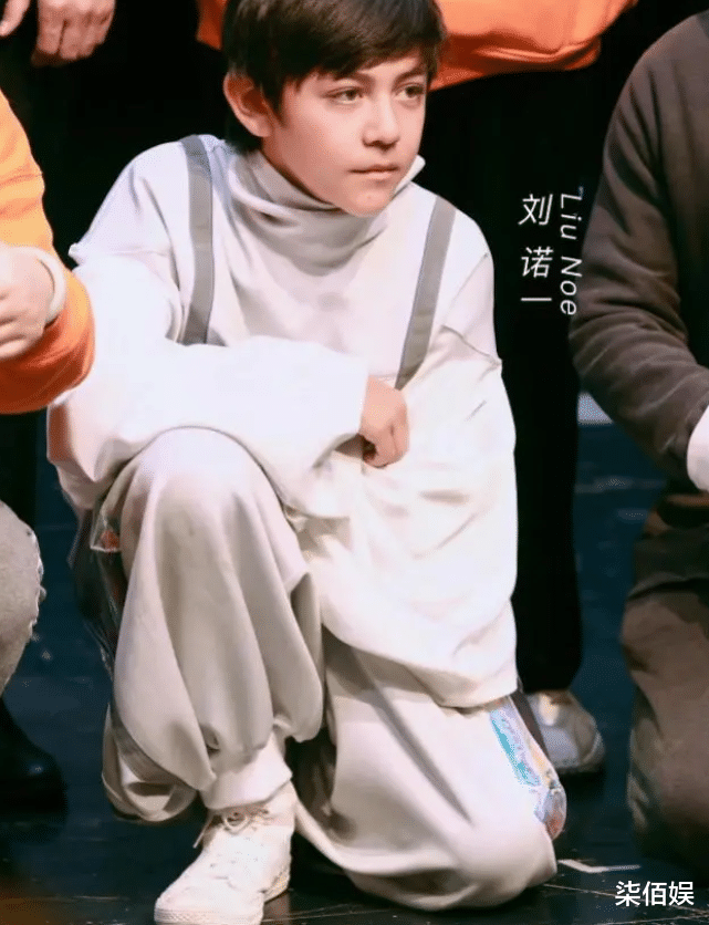 林永健|林永健老婆晒儿子,12岁大竣穿西装温文尔雅,气质出众如贵公子