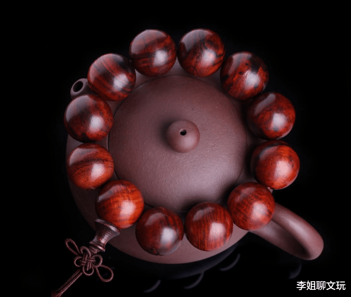 文玩|五种具有香气的文玩手串,崖柏味道清凉,沉香味道多变