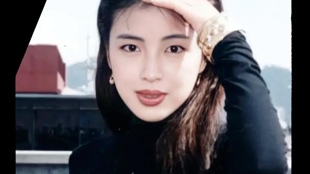 结婚27年，一双女儿颜值出众，他们的幸福惹人羡