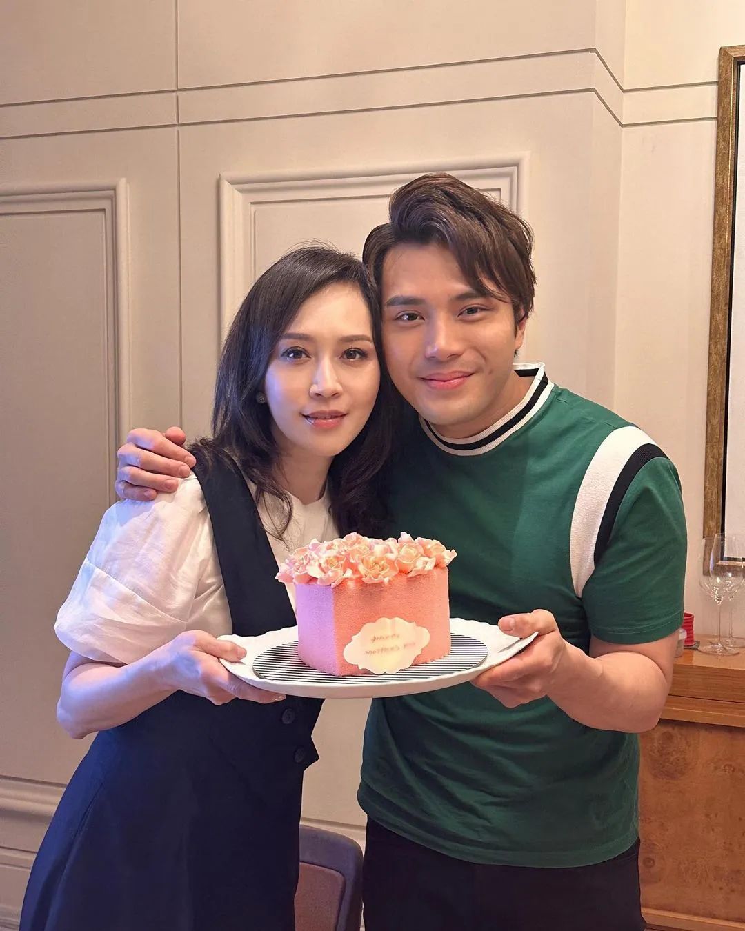 61岁港圈“冻龄富婆”近照曝光:比起爱马仕,我更想拥有这张脸