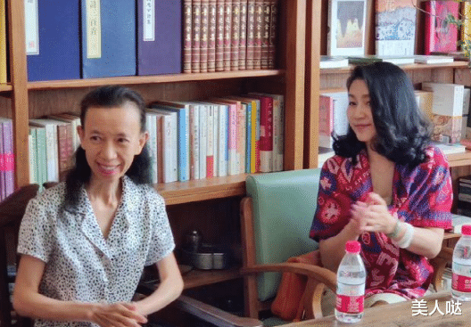 她曾是央视最红女主持,因患病严重走形胖到认不出,如今55岁无儿无女让人唏嘘