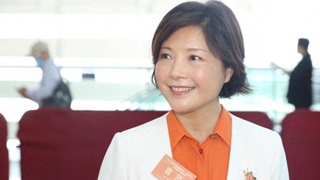 54岁邵逸夫爱将近况曝光，自曝在内地读博仍想拍戏，已转型成商人