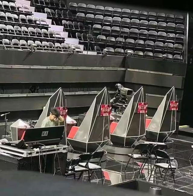 奔跑吧兄弟|好声音现场座位图曝光,薛之谦、周华健坐中间,歌手地位一目了然