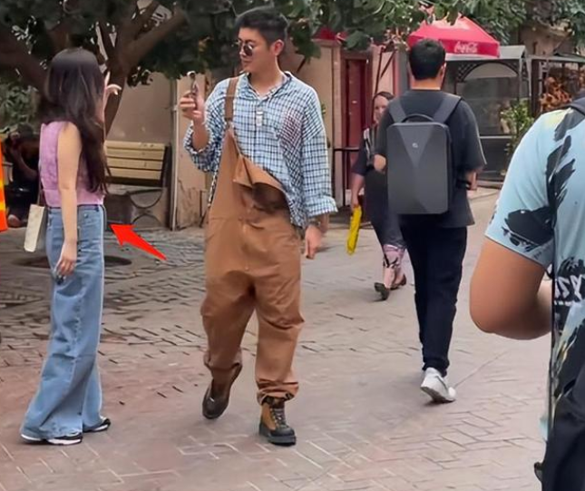 霍思燕|霍思燕杜江被偶遇,胖到150斤膀大腰圆认不出,小腹凸起疑怀二胎