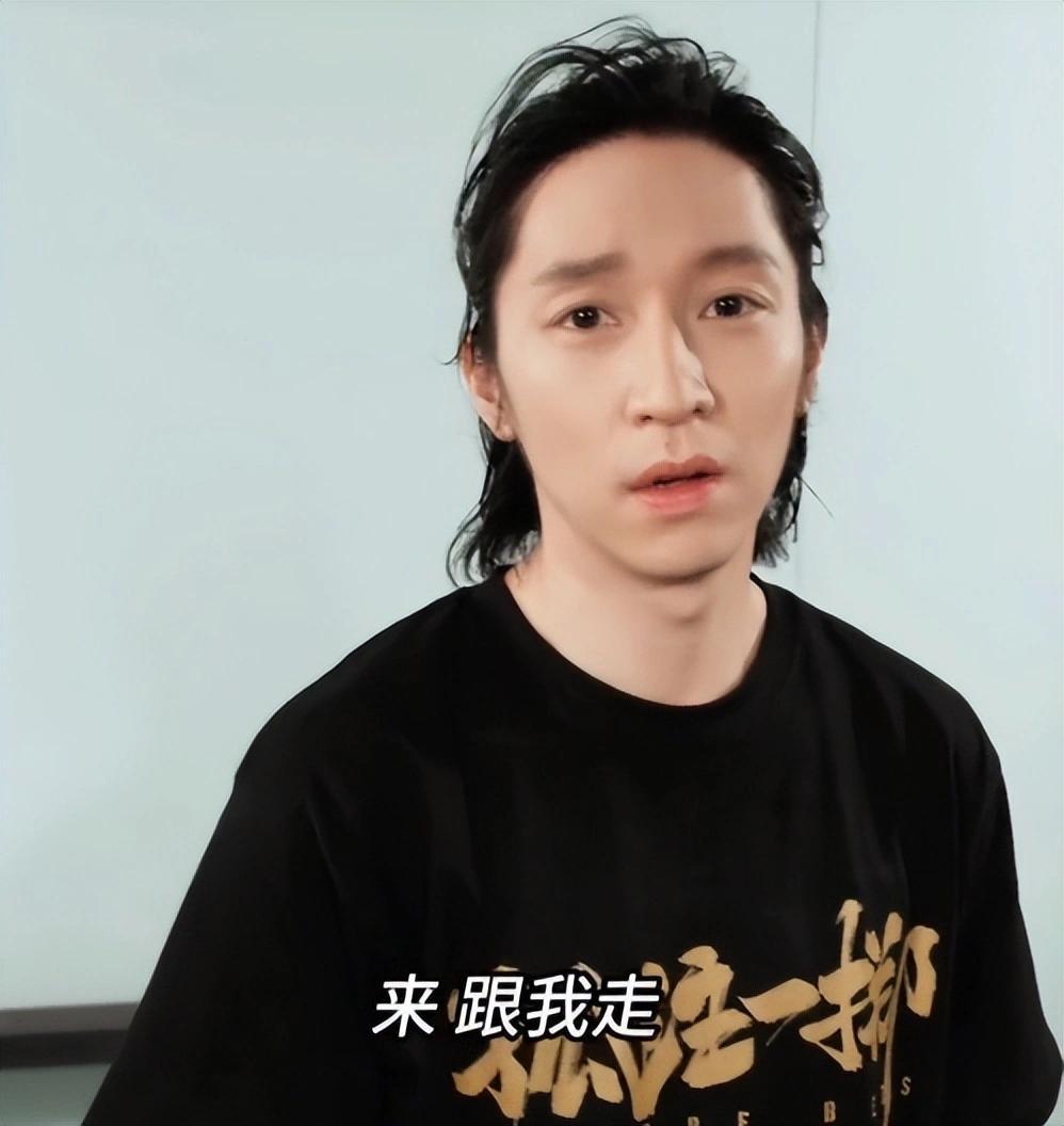 2023年8月29日，演员王传君突然宣布转行，引起了广泛关注。