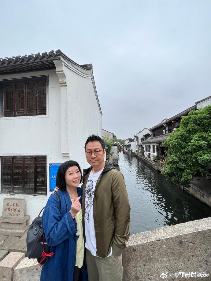 黎耀祥|黎耀祥近照曝光，头发稀疏面容苍老，与妻女庆生展现家庭温情