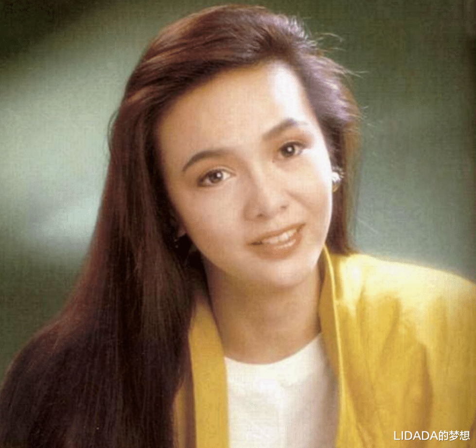 华人娱乐圈的“大姐大”近况曝光：66岁无儿无女，钱是最大安全感