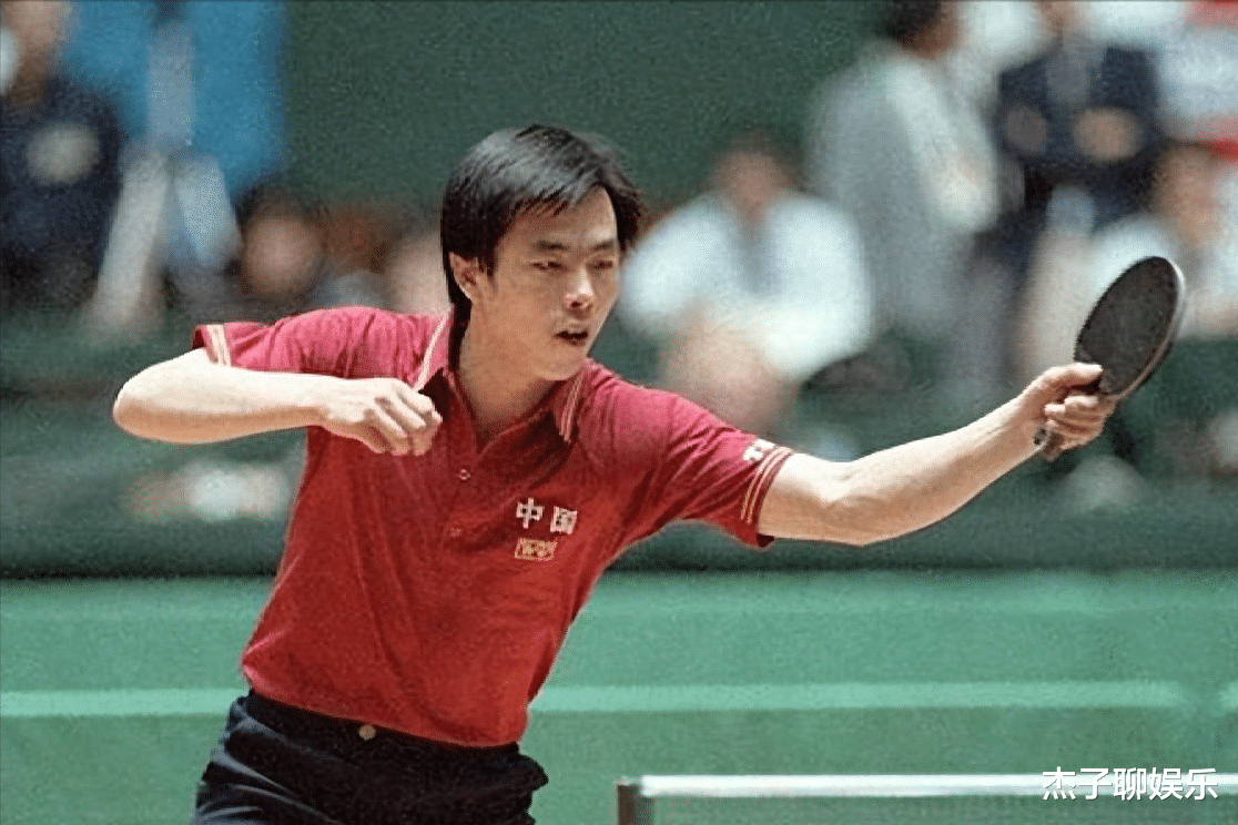 蔡振华背后的神秘女子：鲜少露面，比林志玲还美，甘愿住15平黑屋