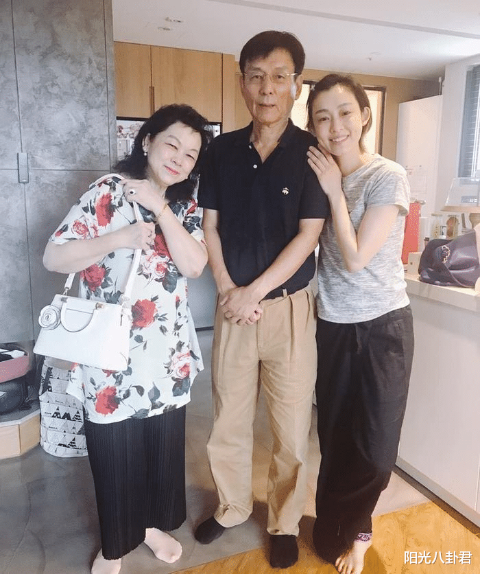 范玮琪自曝母亲病重，75岁寿辰靠插管躺床度日，面容憔悴毫无血色