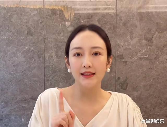 王鸥生子完成角色升级,父亲疑似相声演员何九华,独自美丽或承担责任