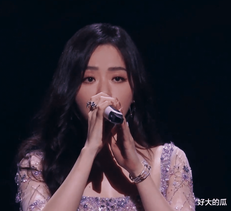 李宇春和华晨宇,2个“混子”歌手,在香港这一晚彻底现了原形