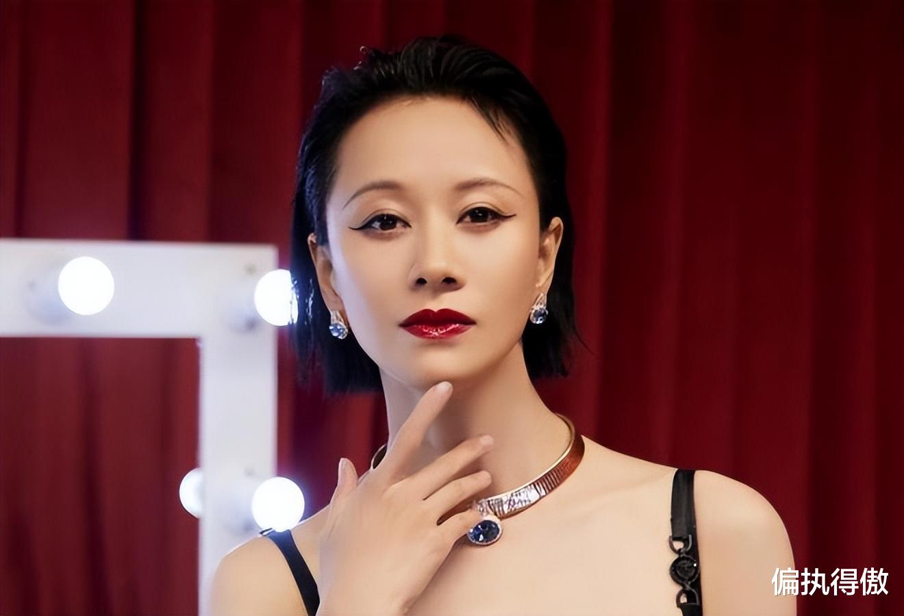 变性人、英年早婚、被列失信人员，真实的祝无双活得更累