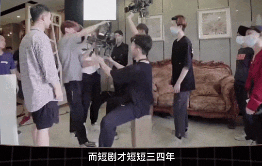 7天狂赚一个亿！被封杀，被下架，也挡不住观众连夜排队送钱…