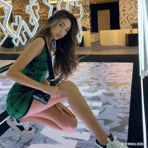 任达华|拗不过女儿,任达华同意18岁任晴佳出道:孩子大了随她吧