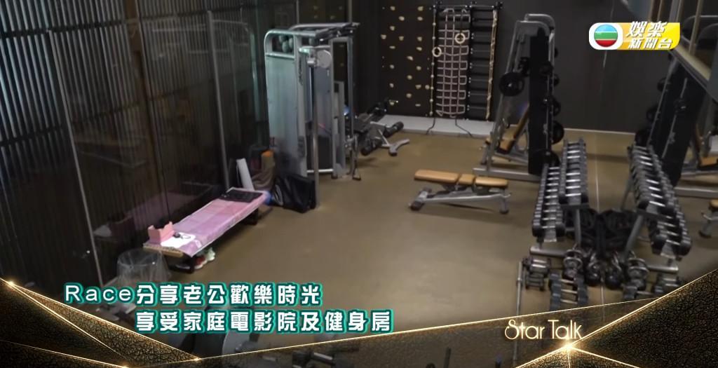 向佐前女友生完二胎封肚，和百亿富豪老公都是二婚，调侃孩子太多