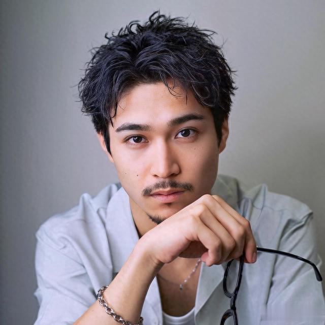 男士发型别乱剪，看看这4种，真帅气