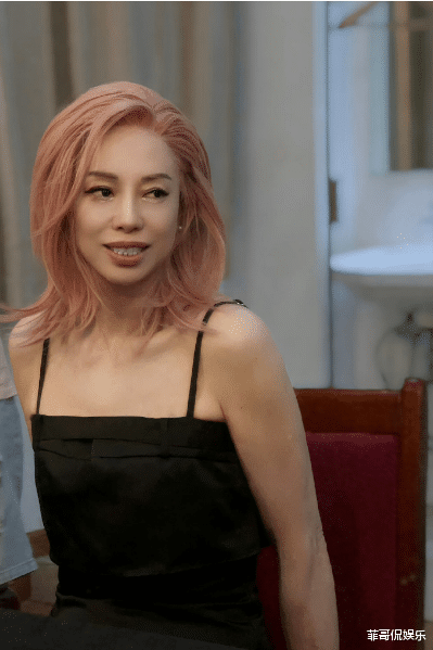 美甲 实力歌手黄绮珊形象大变！粉色头发少女感爆棚，减肥成功气质全新