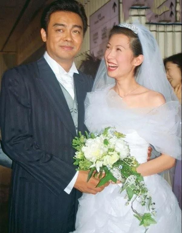刘青云|刘青云郭蔼明结婚25年,依旧恩爱如初