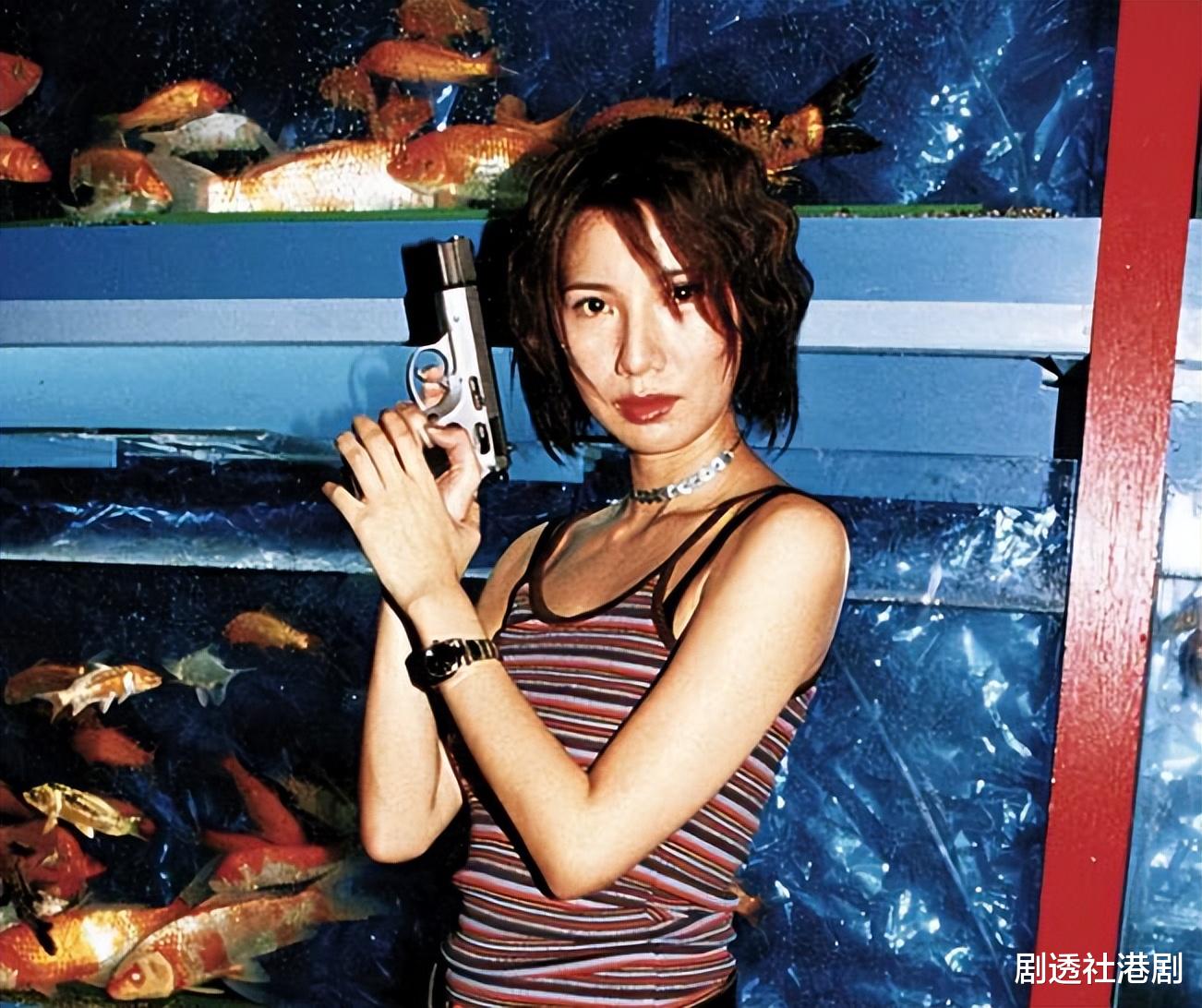 香港知名女星近照风韵犹存,淡出娱乐圈多年,恋爱多年不结婚