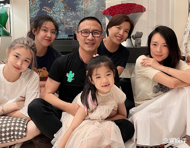 费德勒|章子怡和汪峰在三亚过年,大厅里吃火锅没人打扰,不把明星当回事