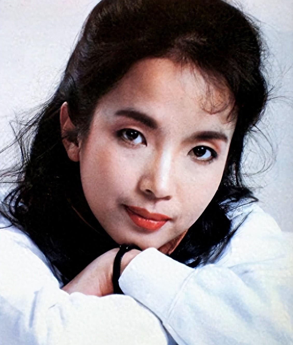 移居美国后暴露本性还是“神”迷心窍?吕丽萍夫妇在美国闹尽笑话