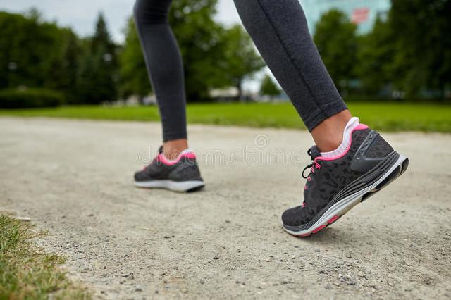 跑步达人揭秘：还是慢跑舒服，慢跑更瘦身更健康！