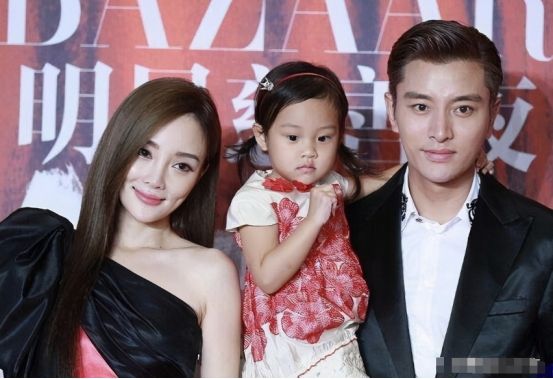 贾乃亮疑有新恋情！深夜带高挑美女回家，上月底还和李小璐合体