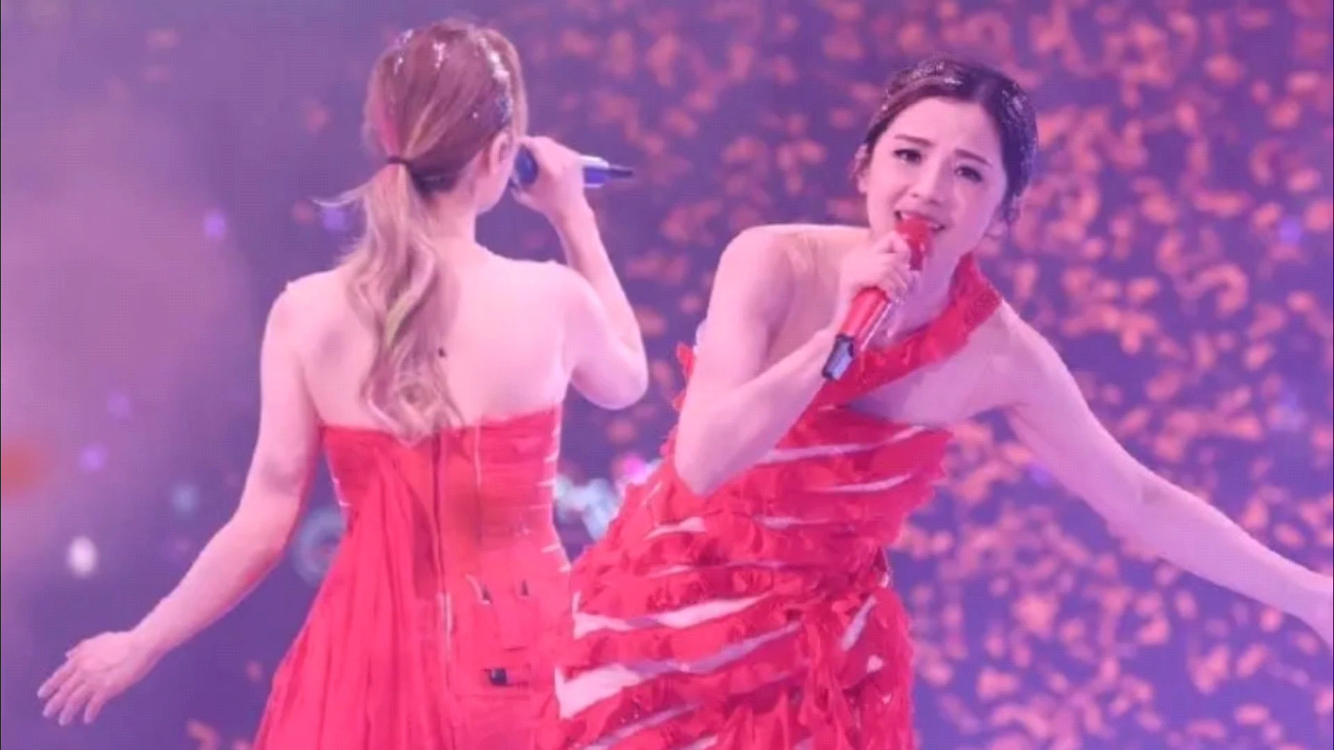 43岁阿娇对比41岁的阿Sa，真是没有对比就没有伤害