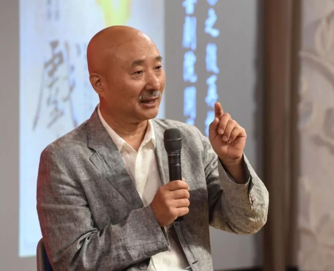 陈佩斯69岁坐拥北京万亩良田,催生得四个孙子孙女,网友:大智慧