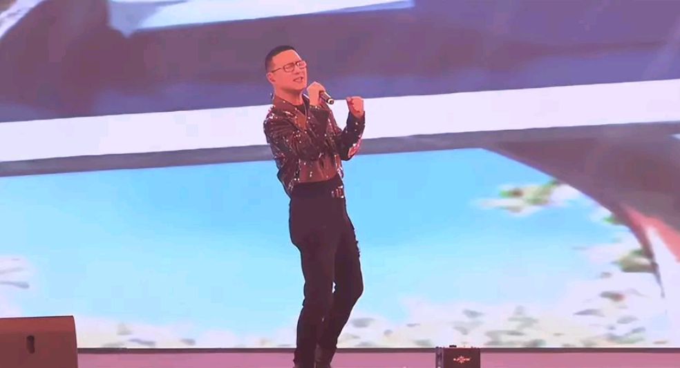 汪峰|汪峰汕头商演，又是跑调又是卡痰，3首歌挣了300万