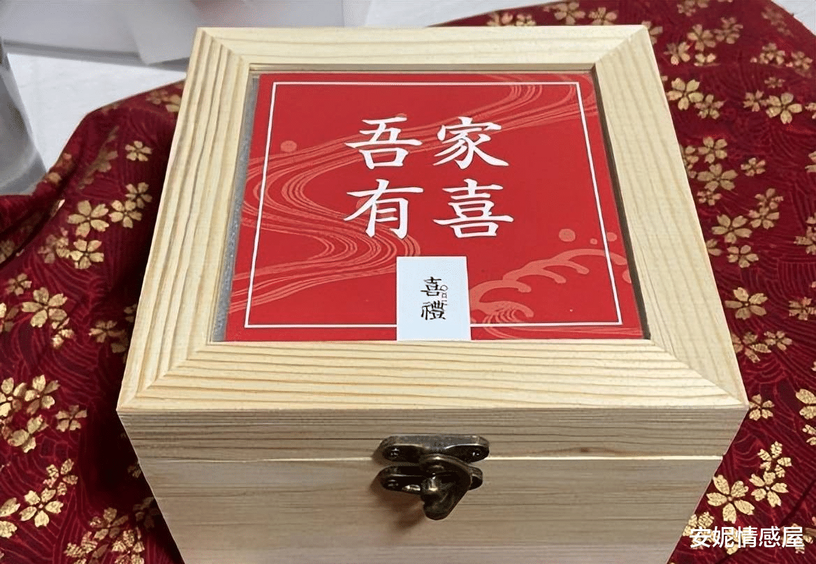 胡歌|胡歌方晒女儿百日礼细节满分,10个精挑细选的礼物尽显父爱