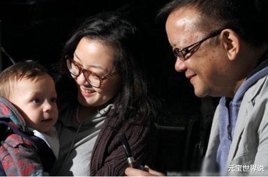 王刚现状:75岁还没退休,外孙和儿子同上高中,妻子风韵犹存