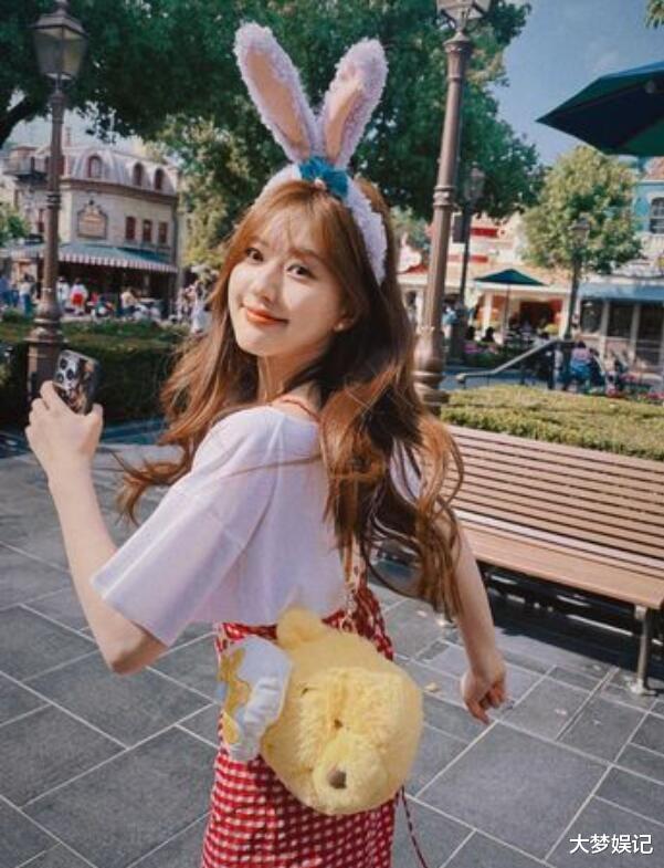 赵露思剪短“黑发新造型曝光”！狂吸60万人围观，网友：近年最短