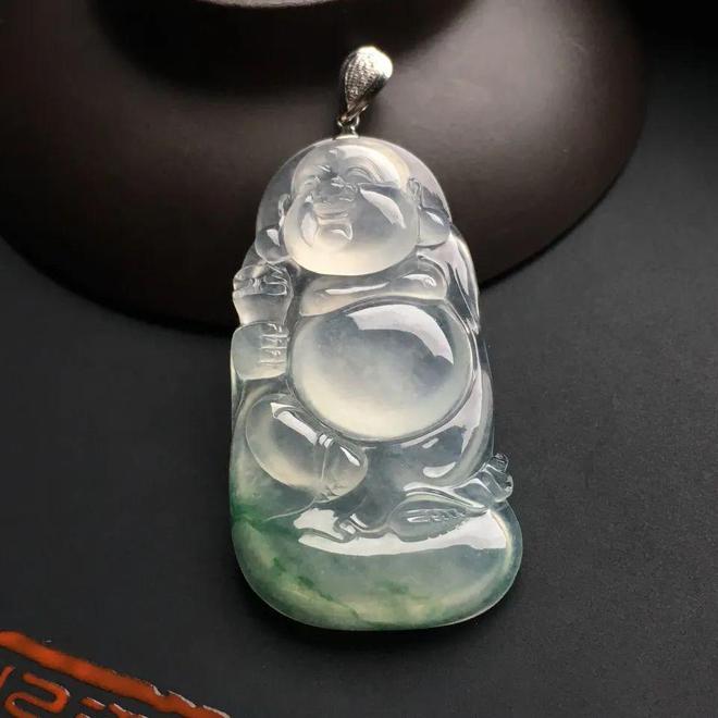 翡翠|布袋佛逍遥自在，你知道它有什么寓意吗？