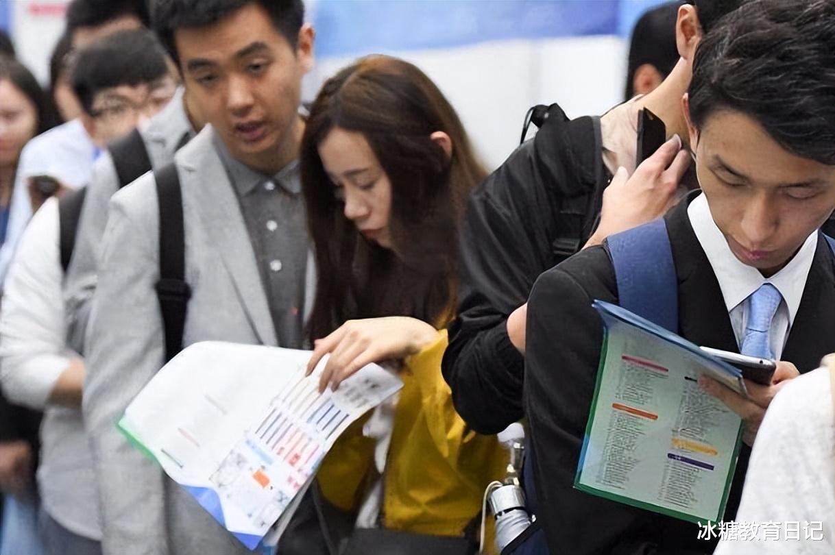 医学生|家无余粮莫学医?医学生数量逐年上涨,但多地三甲招聘无人问津