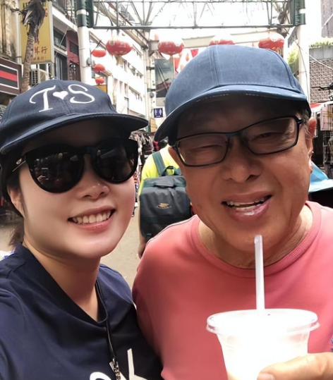 巩俐|75岁富豪再度当爸!小42岁歌手娇妻怀上3胎,直言不为钱只为爱情