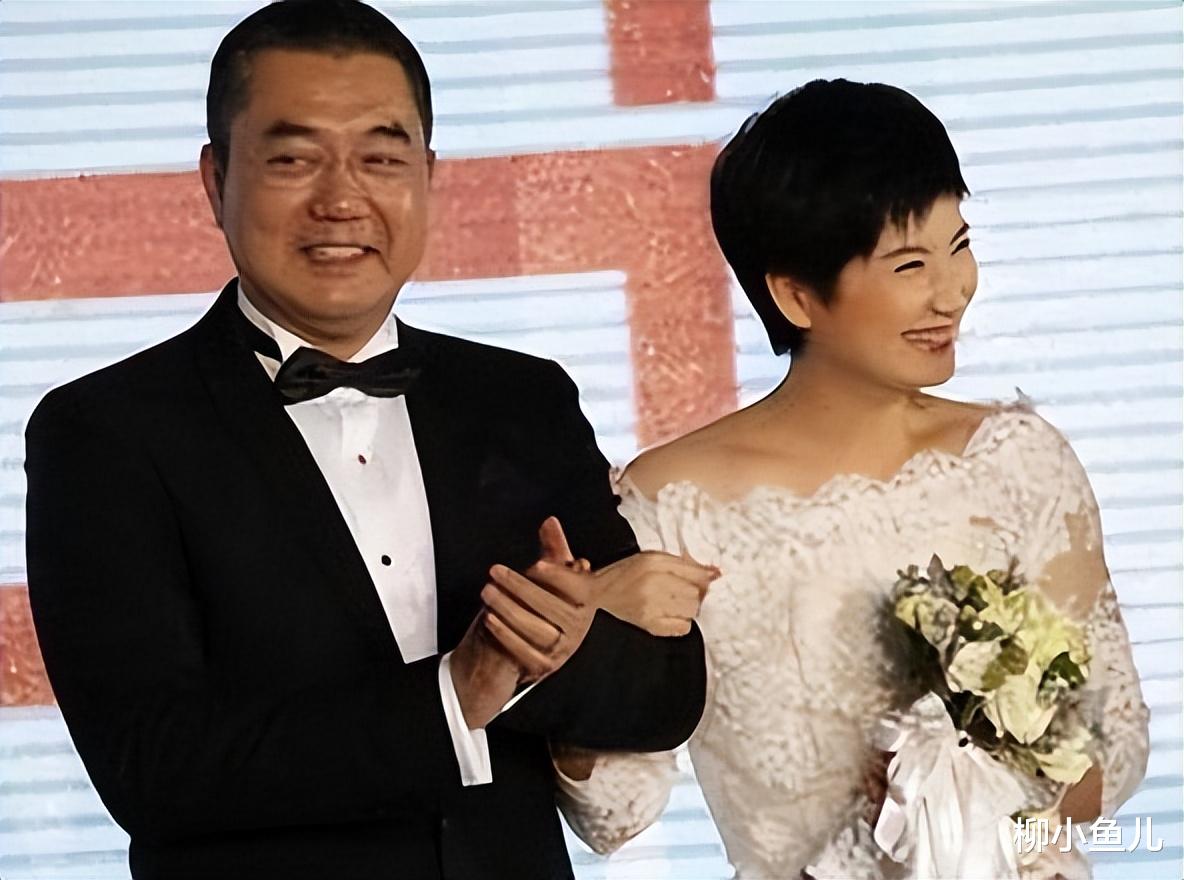 演员董勇：曾发誓不结婚，却在45岁被嫂子“逼婚”，娶小9岁娇妻