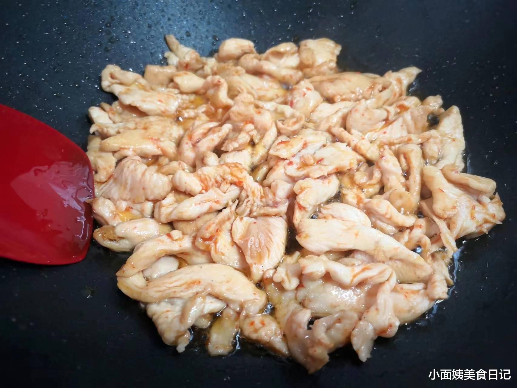 油麦菜|深秋，菠菜油菜不如这菜，分享4道营养做法，润燥降火，鲜嫩可口，味美下饭