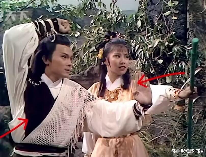 盘点83版《射雕》中的穿帮镜头：腕表、假娃娃、饮料瓶