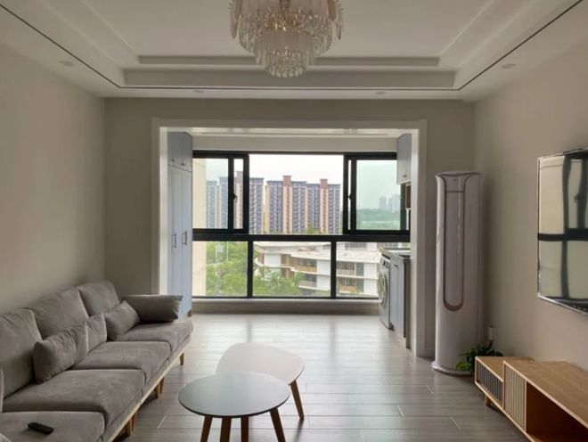客厅和阳台打通好不好?入住2年告诉你:前期很爽,后期很崩溃!