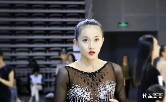 9年前，体操女神凭挺胸照走红，拒绝进娱乐圈，现在她后悔了吗？