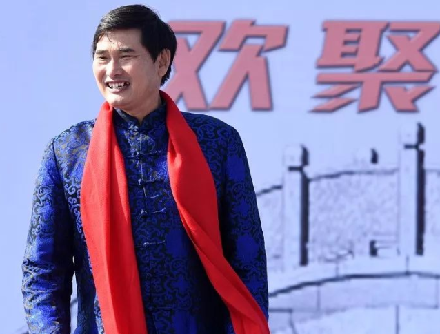 陈萌|陈萌官宣双胞胎，双眼皮大眼睛抢镜，仅结婚5个月产子生父遭质疑