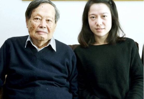 曝翁帆为101岁杨振宁产子，宝宝正面照曝光，遗产疑重新分配